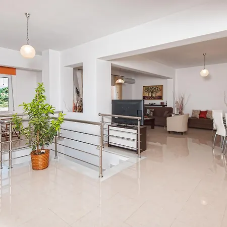 Diogenis * Maroulás